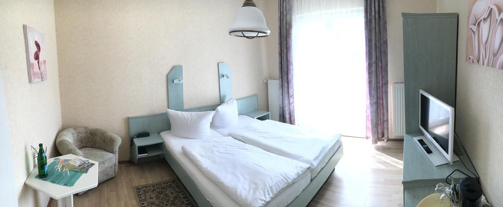 Kastanienhof Hotel Garni Цинновиц Экстерьер фото