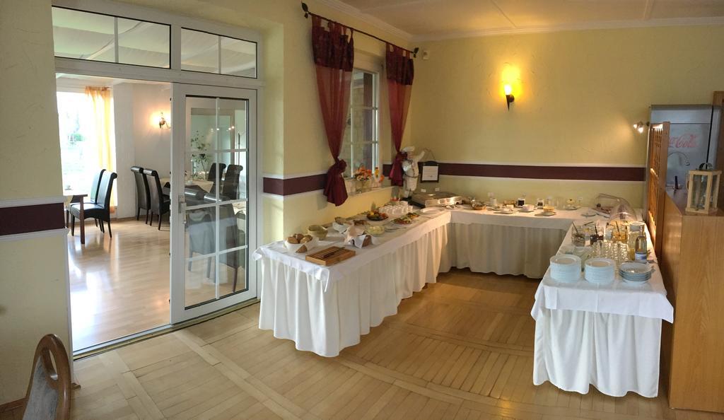 Kastanienhof Hotel Garni Цинновиц Экстерьер фото